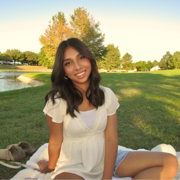 Meet your Posher, Rebeca - Picture 1 of 1